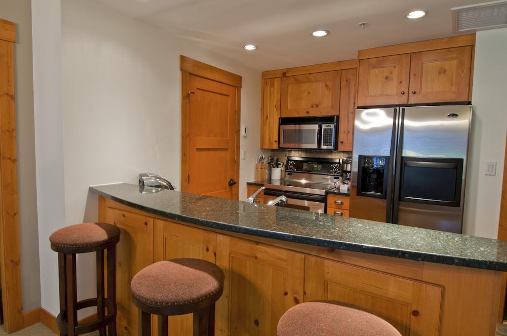 Lodging Ovations Hotel Whistler Luaran gambar
