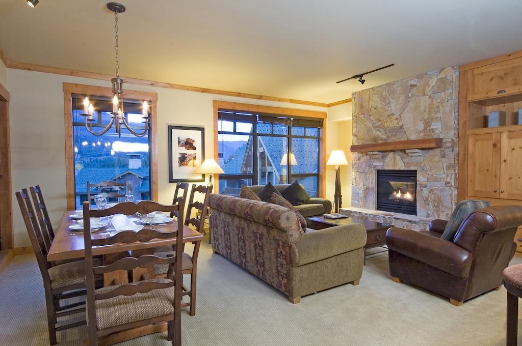 Lodging Ovations Hotel Whistler Luaran gambar