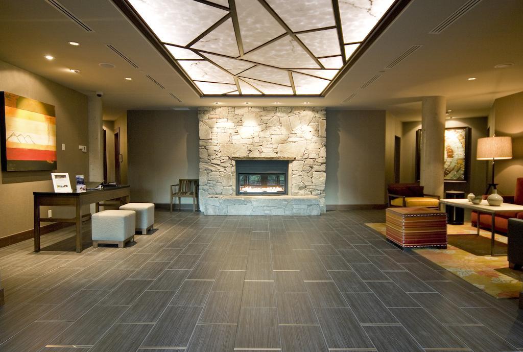 Lodging Ovations Hotel Whistler Luaran gambar