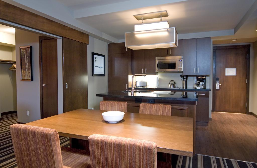 Lodging Ovations Hotel Whistler Luaran gambar